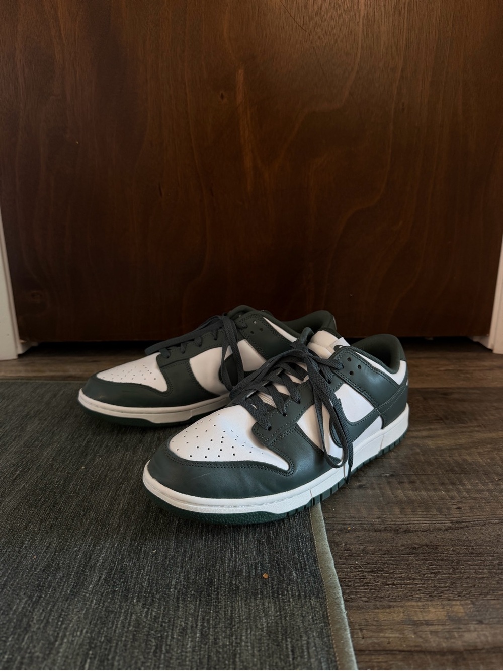 Low-Top Dunks in Dark Green and White